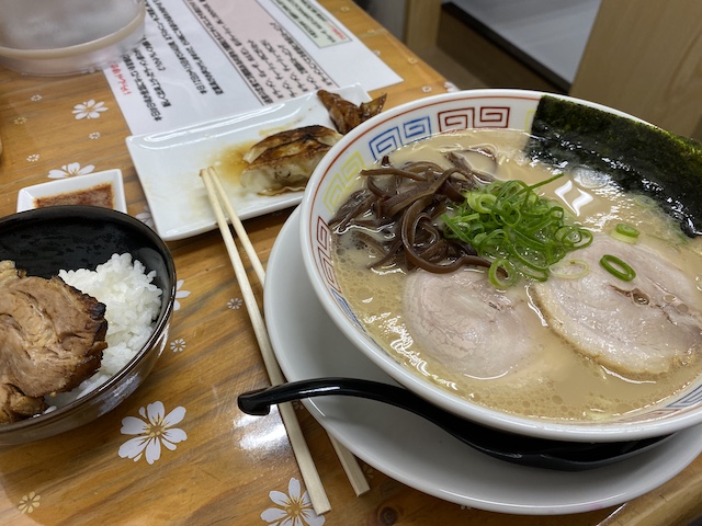 ラーメン白銀亭